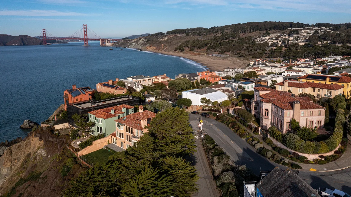"America's Wealth Divide: Median Renter's Net Worth vs. Homeowner's Wealth"