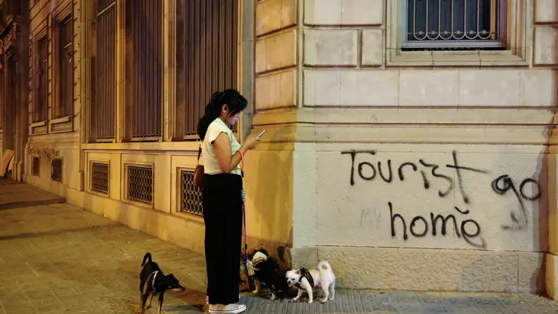 Airbnb Challenges Barcelona's Crackdown on Short-Term Rentals Amid Overtourism Debate - gallery image 1