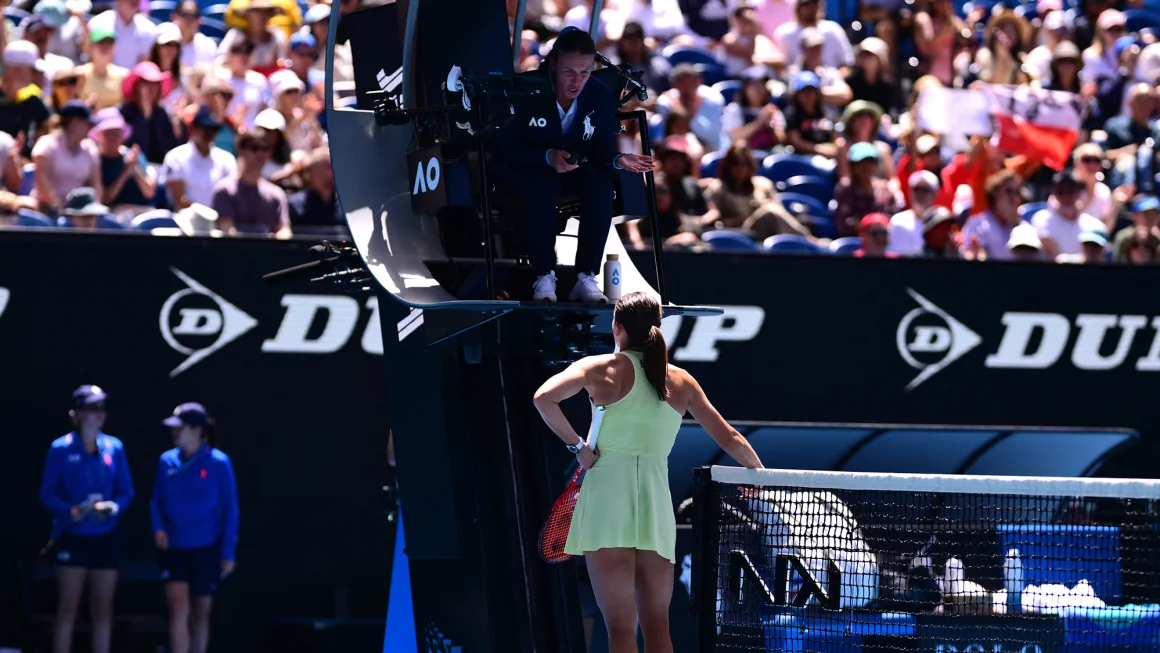 Iga Świątek Secures Spot in Australian Open Semifinals Amidst Controversial Double-Bounce Call