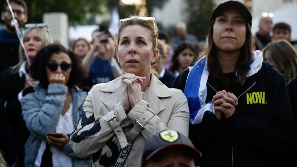 Hamas to Announce Names of Next Israeli Hostages Set for Release - gallery image 1