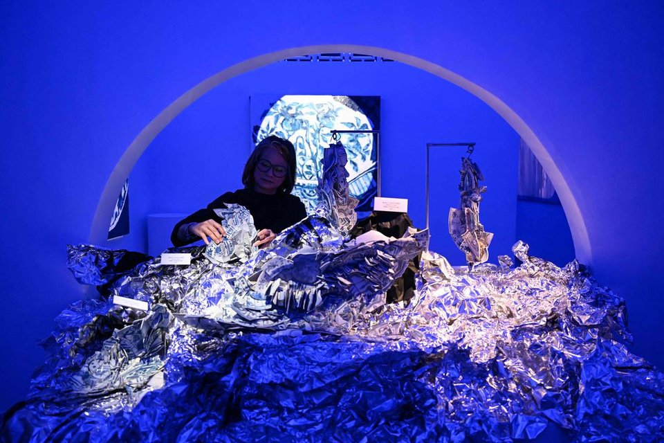 Shattered Porcelain From 17th-Century Shipwreck Reimagined in Malaysian Art Exhibition - gallery image 1