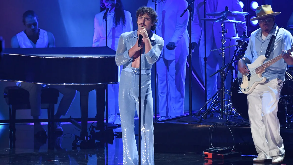 Benson Boone Explains His On-Stage Apology After Unforgettable Grammys Performance