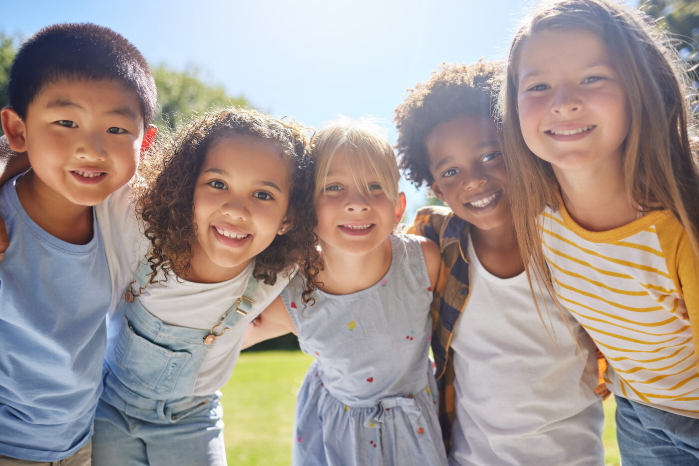 5 Silent Actions That Help Parents Raise Confident, Unshakable Children
