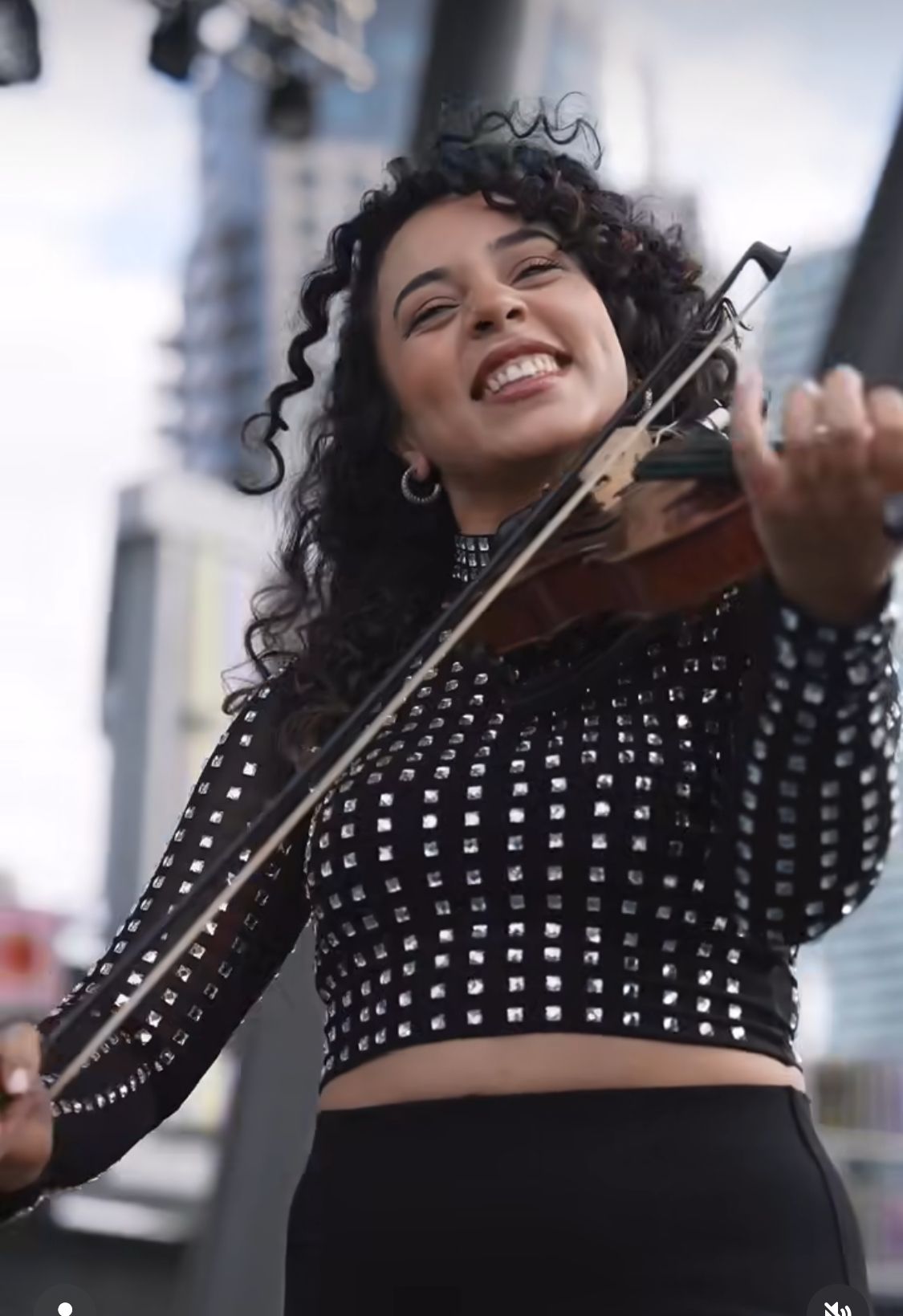 Julnar Georges: A Syrian Violinist Bridging Cultures Through Music - gallery image 3