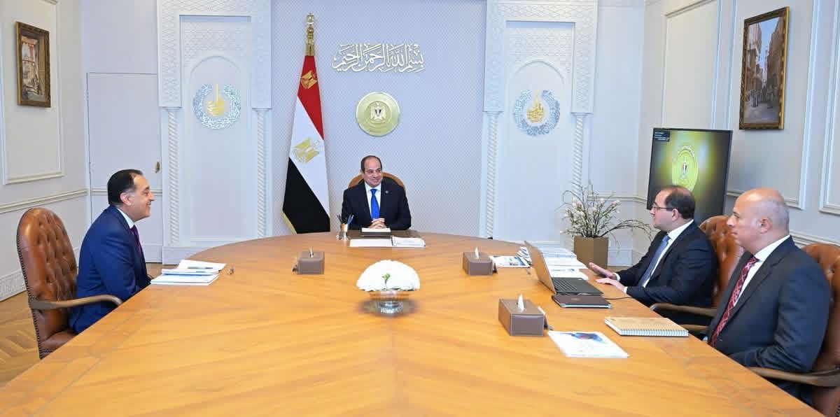 Today, President Abdel Fattah El-Sisi met with Dr. Mostafa Madbouly, Prime Minister, and Mr. Ahmed Kouchouk, Minister of Finance.
