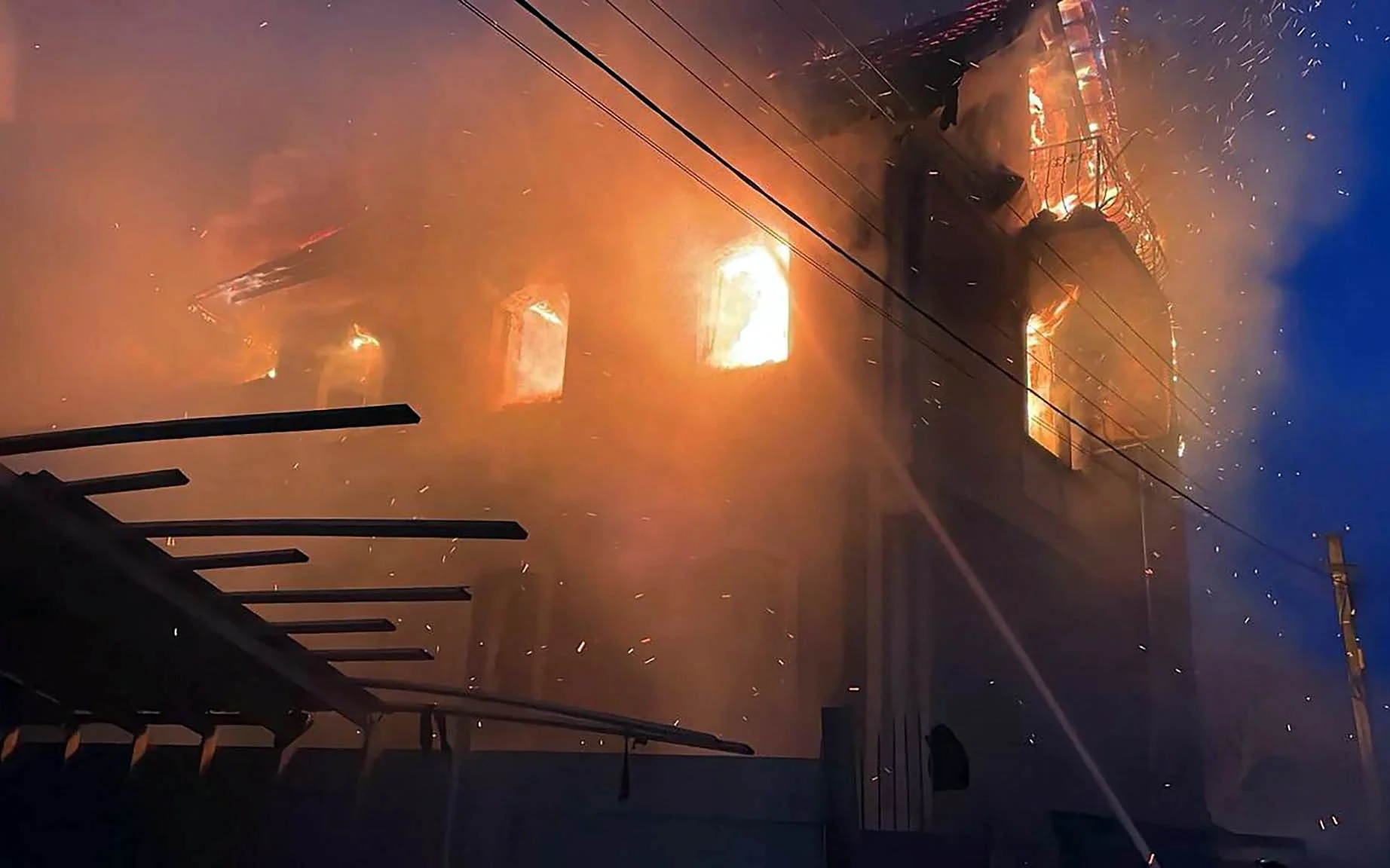 Russian Missile and Drone Attacks Hit Kyiv Ahead of Expected Zelensky–Trump Talks - gallery image 2