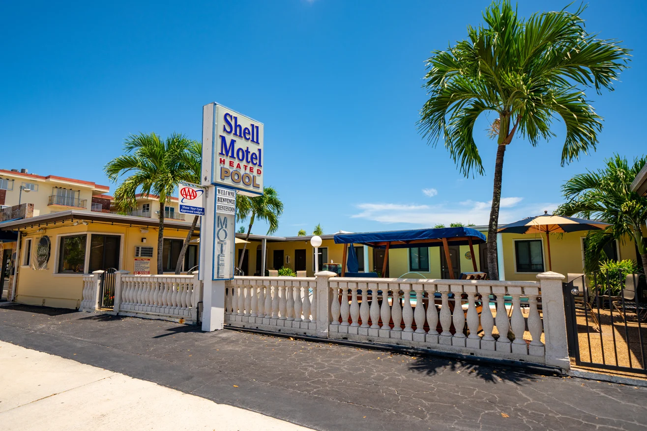 Florida’s “Little Quebec” Faces Tourism Slowdown Amid Political and Economic Tensions