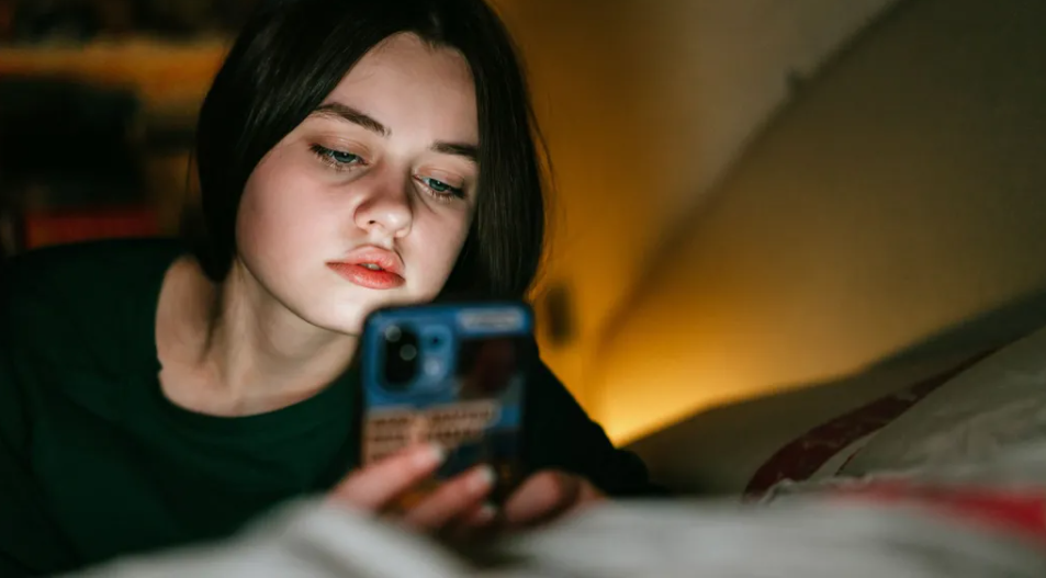 UK Proposes Overnight Social Media Restrictions to Redefine Digital Wellbeing for Teenagers