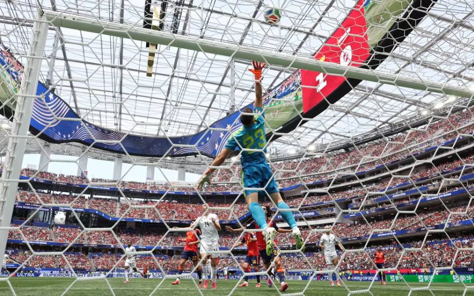 World Cup Final Goalkeepers Under the Spotlight as Spain and Argentina Prepare for Tactical Duel - gallery image 2