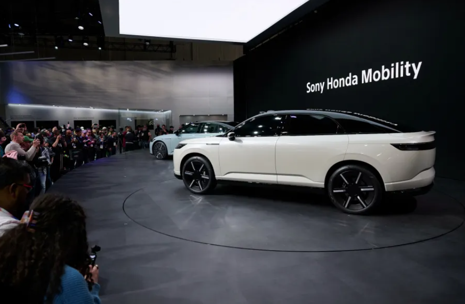 Why Automakers Are Retreating From EV Lineups in the U.S. as the Market Enters a New Strategic Phase - gallery image 3