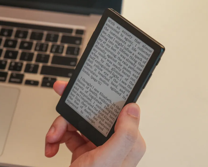 Xteink Reinvents the Pocket E-Reader with a Smarter Design and Premium Reading Experience - gallery image 2
