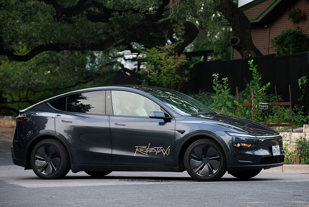 Tesla’s Robotaxi Strategy Faces a Reality Check as Paid Miles Decline