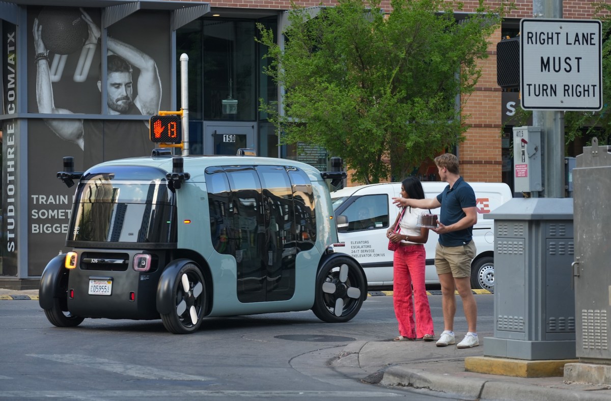 Robotaxis Face a Defining Split Between Federal Support and Local Resistance