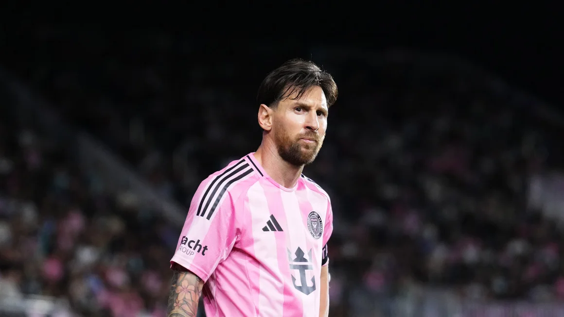 Lionel Messi Fined for Grabbing Opposition Coach’s Neck