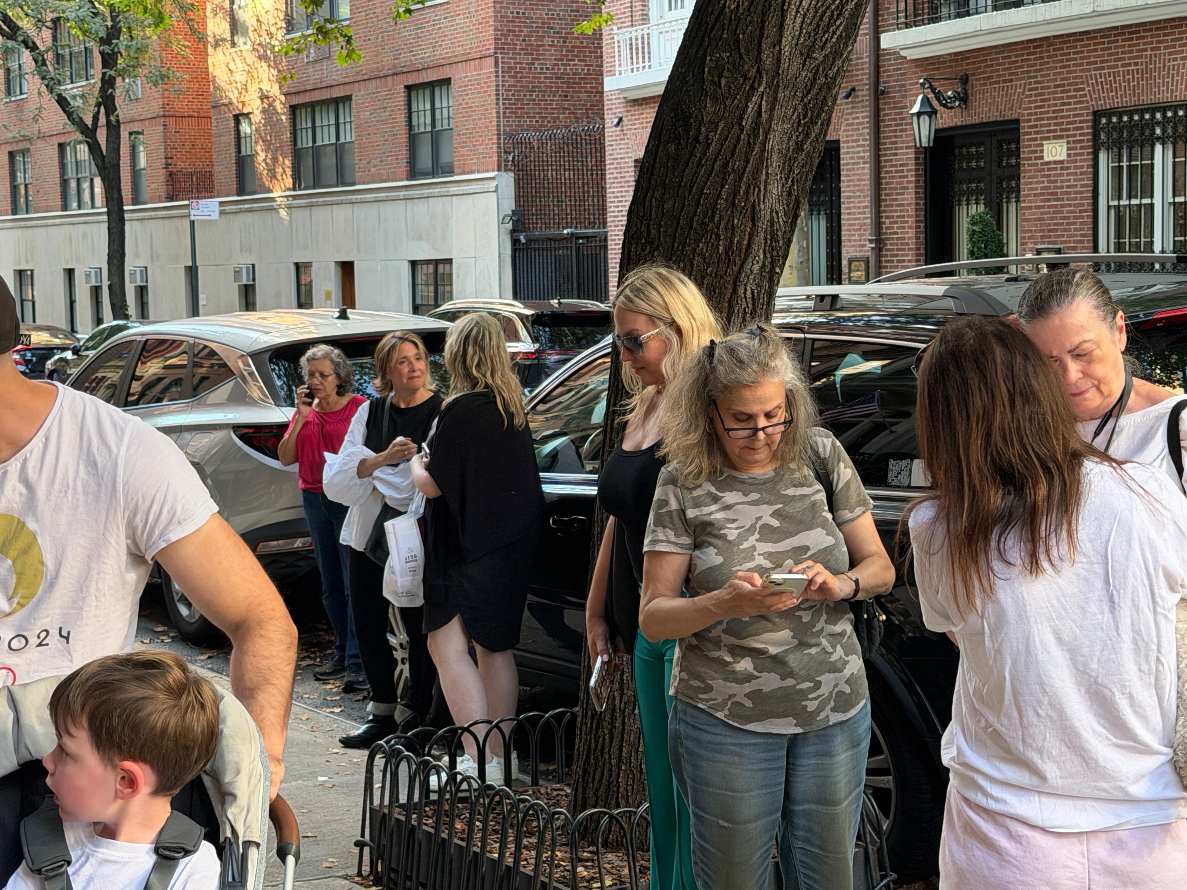 New Yorkers Turn Gloria Steinem’s Manhattan Home Into a Living Memorial - gallery image 4