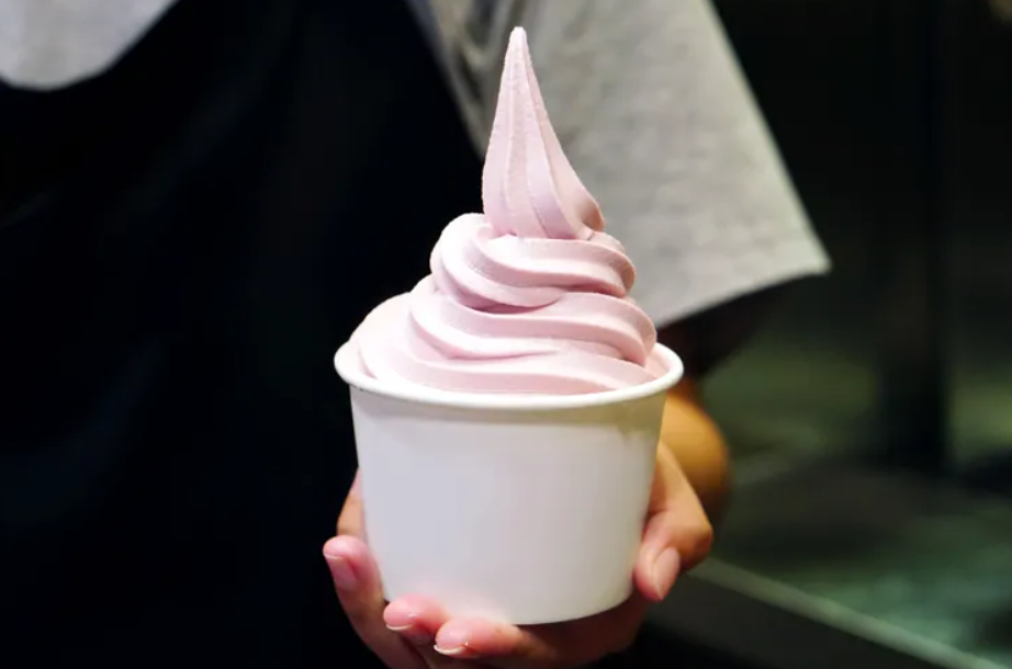 Frozen Yogurt’s Comeback: How Health Branding, Customization, and Nutrition Are Reshaping the Dessert Market