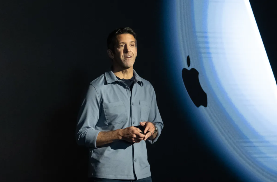 Apple Rebuilds Its AI Strategy Around the iPhone