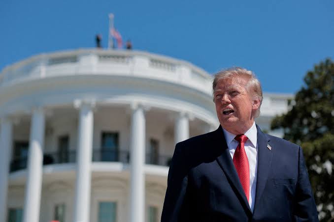 Trump Opens White House Helipad as Media Access Dispute Escalates - gallery image 1