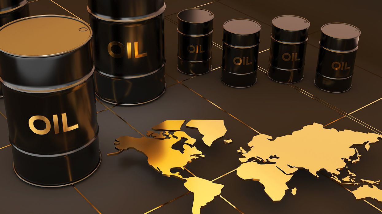 Oil Prices Edge Lower as Stronger Middle East Exports and G7 Reserves Ease Supply Concerns
