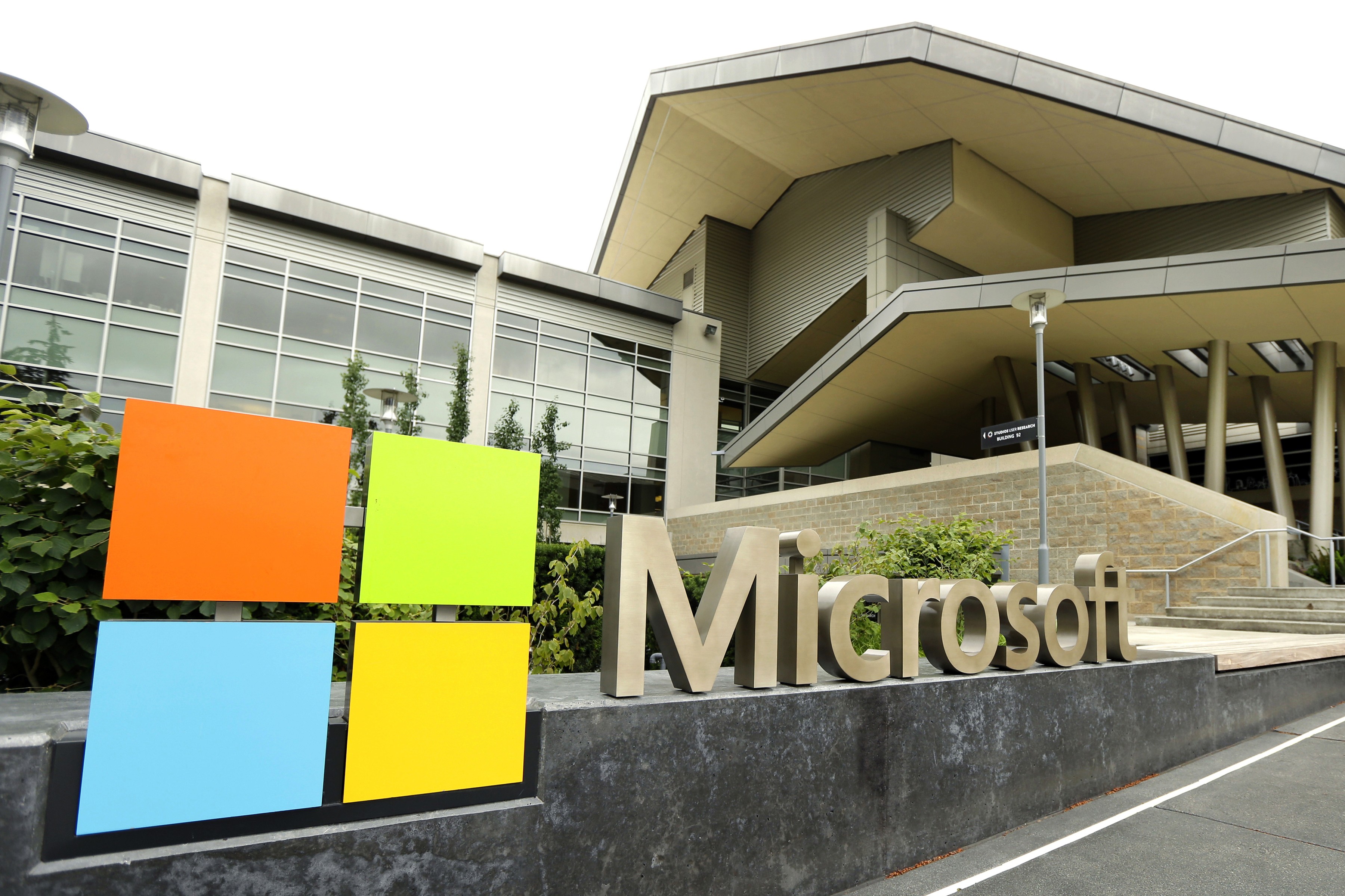 U.S. Suspends Microsoft and Other Tech Firms From Employment-Based Green Card Program