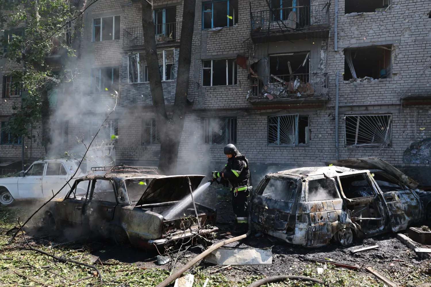 Russian Strike Kills 20 in Zaporizhzhia as Diesel Sanctions Decision Deepens Ukraine War Tensions - gallery image 1