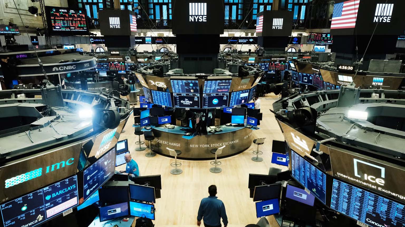 S&P 500 Rally Masks Market Weakness as AI Chipmakers Drive 2026 Gains