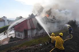 California Wildfires Destroy Coastal Homes as Santa Ana Winds Force Mass Evacuations