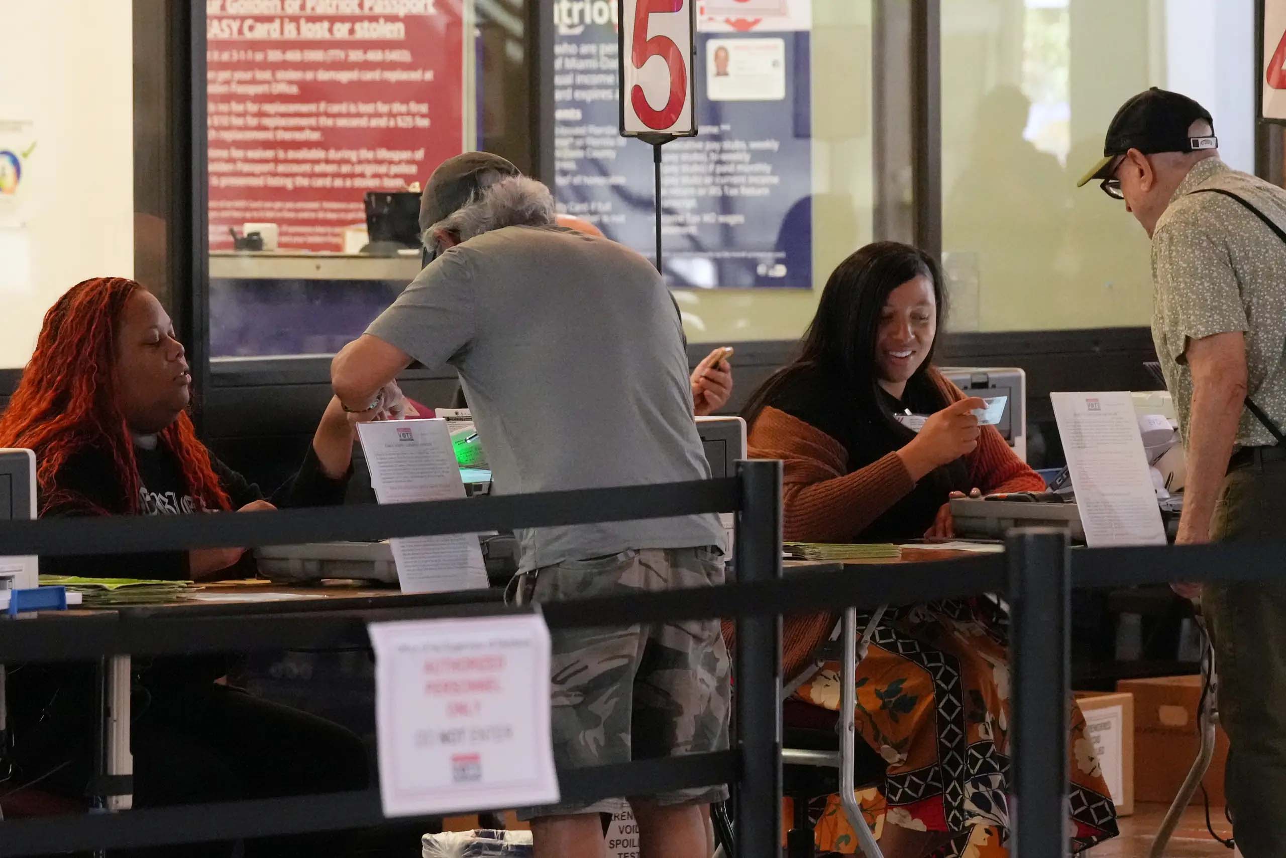 Election Trust Erodes Ahead of US Midterms as Partisan Divisions Deepen - gallery image 1