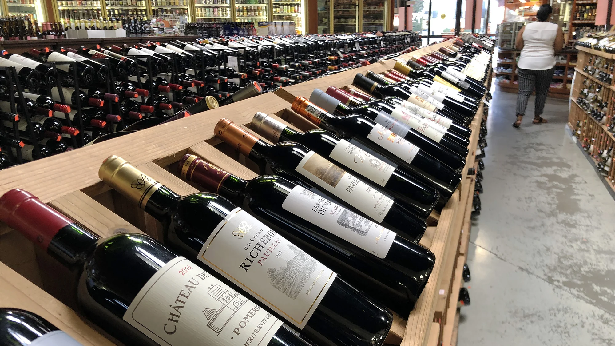 Trump Threatens 200% Tariff on European Alcohol Amid Escalating Trade War