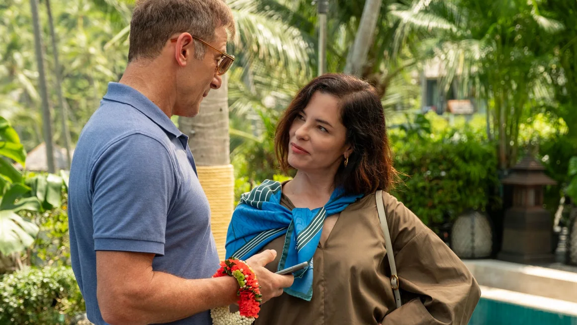 Parker Posey Reveals She Waited 20 Years for Her ‘White Lotus’ Role - gallery image 1