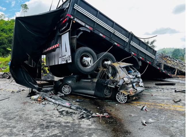 Over 30 Dead in Tragic Brazil Bus and Truck Collision - gallery image 1
